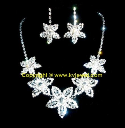 Rhinestone floral necklace