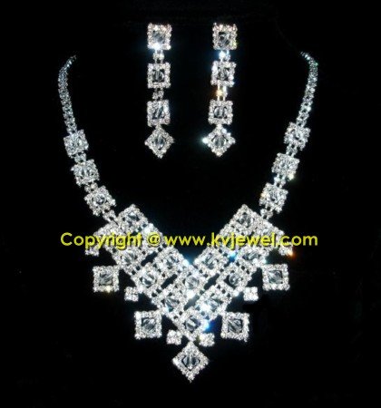 Diamond drop rhinestone necklace
