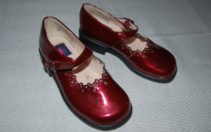Toddler girl's Size 9 burgundy red dress shoes