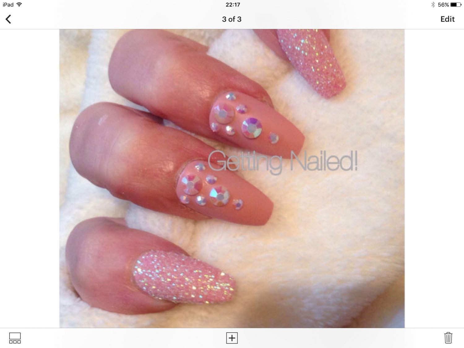 Hand painted dusky pink false nails, matte finish.