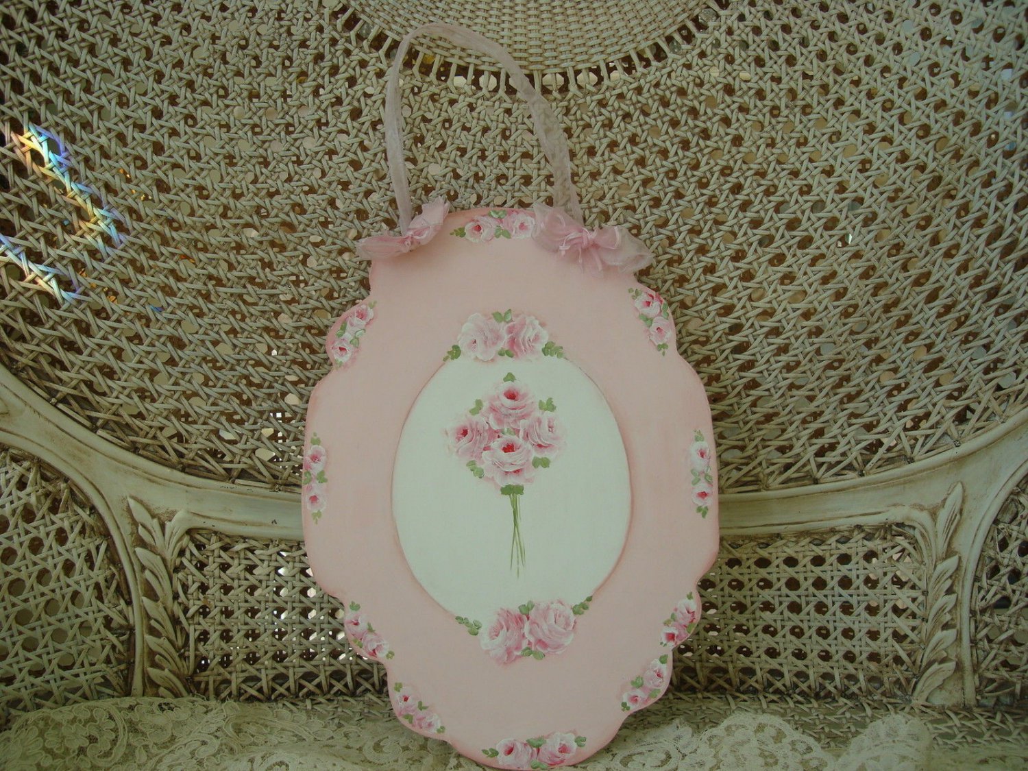 GORGEOUS ROSES BOUQUET HAND PAINTED WOODEN WALL HANGING PLAQUE **SO PRETTY**