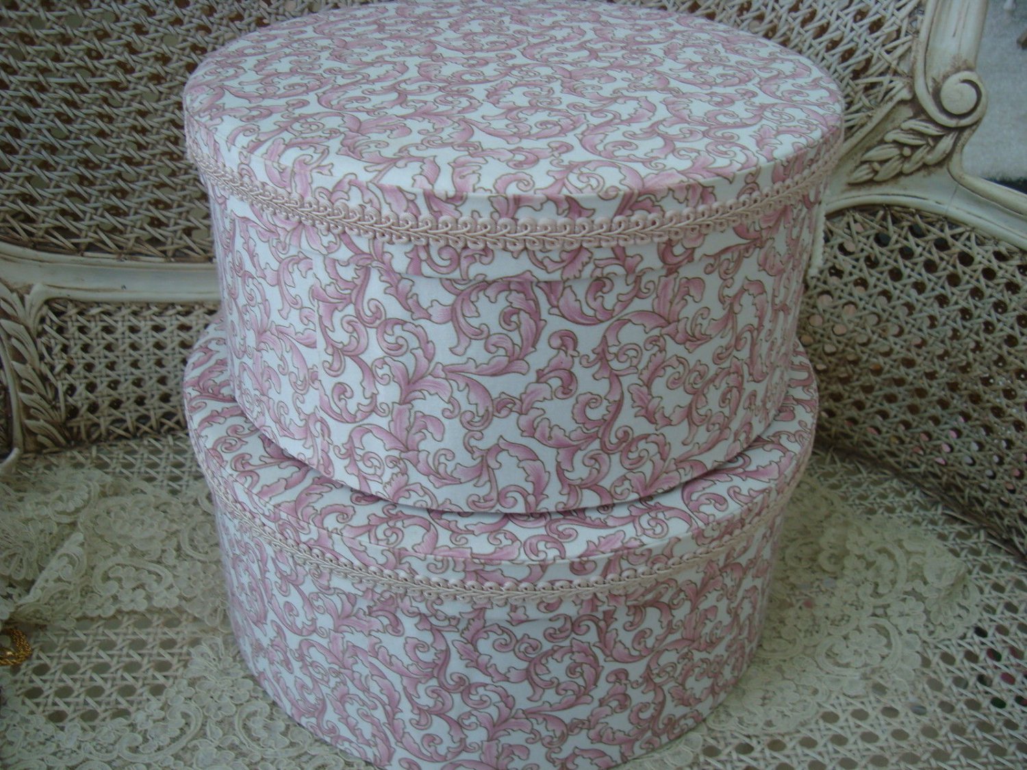 GORGEOUS SET OF 2 FABRIC ROUND HAT BOXES ***GREAT FOR STORAGE OR DISPLAY**