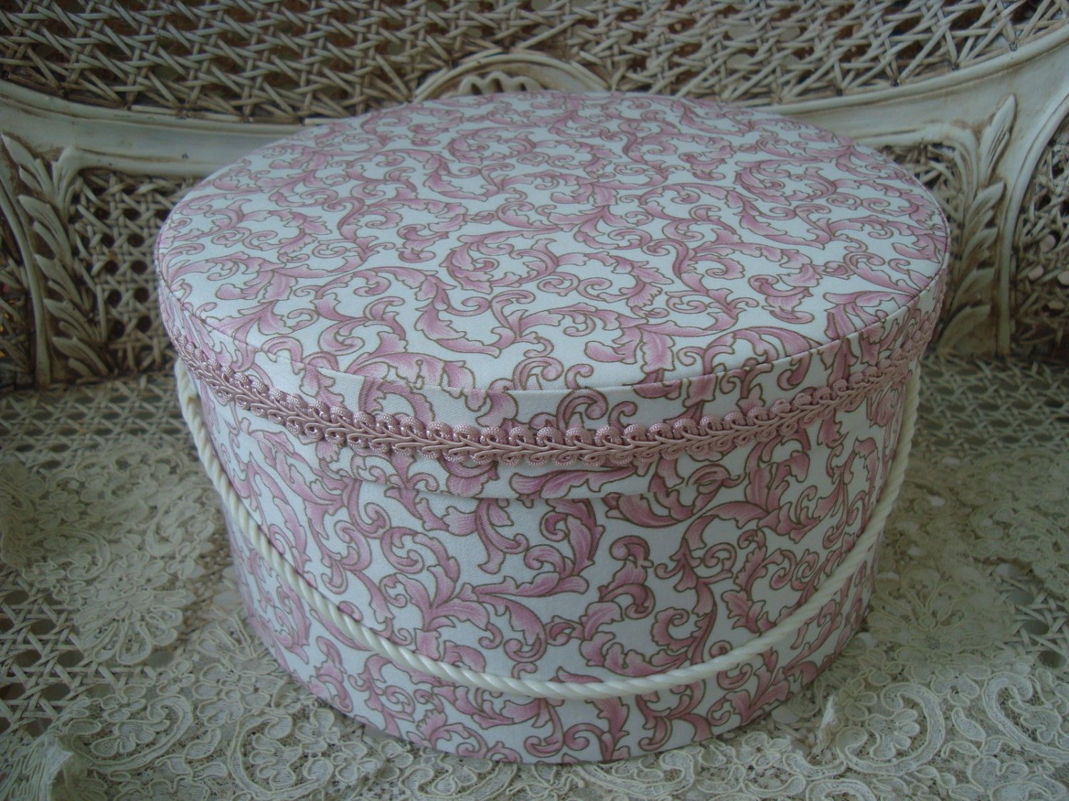 GORGEOUS FABRIC ROUND HAT BOX ***GREAT FOR STORAGE OR DISPLAY**