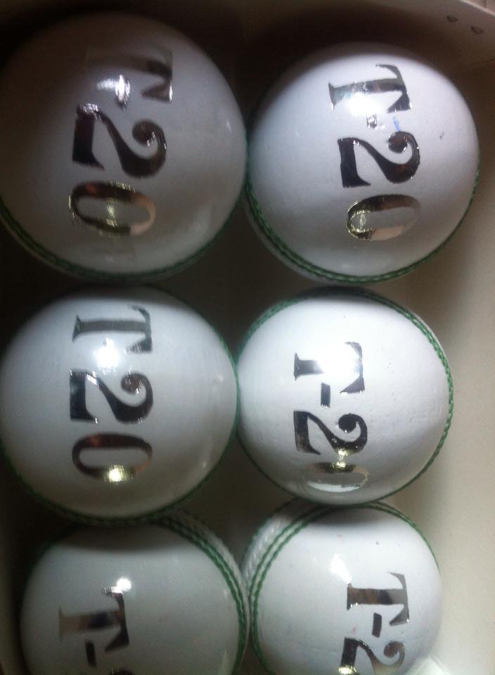New White 156 GM Conforming to MCC Regulation leather cricket balls pack of 6 for 30 overs