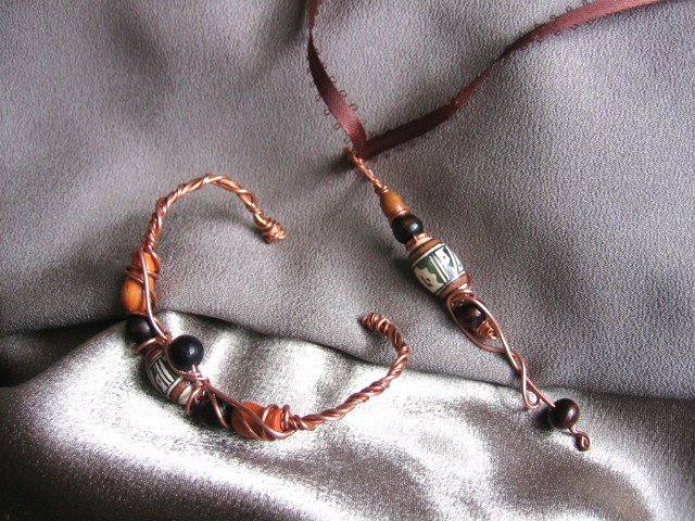 "DEEPLY ROOTED" Wooden brown/black & painted clay beads,Copper wire, Necklace & Bracelet.Handmade