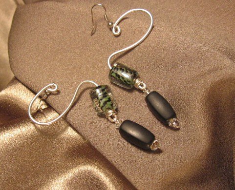 "SPRUNG" Green/black glass beads,Sterling silver filled wire Earrings,Handcrafted Jewelry