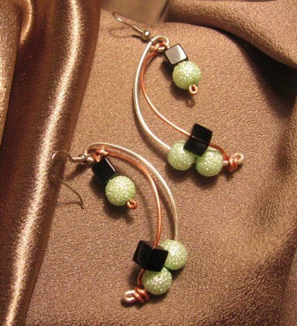 "COSMOPOLITAN" Green & black glass beads, Sterling silver plated & copper wire, Earrings, Jewelry