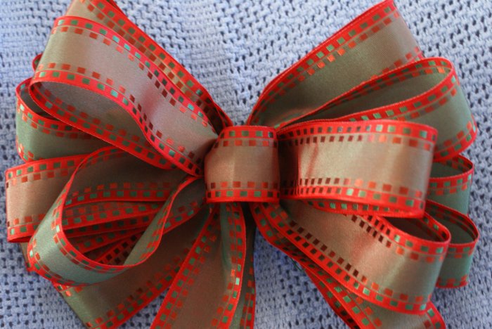 GREEN WITH RED EDGING - CHRISTMAS WREATH, SWAG, GARLAND OR PRESENT BOWS (3 BOWS/PACKAGE)