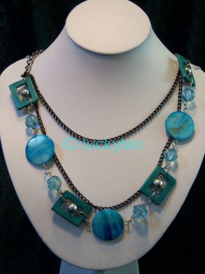 Refinement sparking round and square shaped necklace