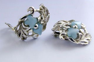 Vintage Silvertone/Blue Earrings Clip-on