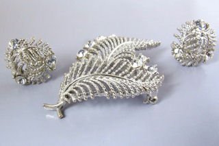 Vintage Lisner Brooch & Earrings