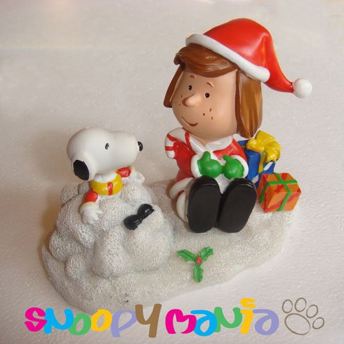 Snoopy ornament: Peppermint w/ candy cane and presents