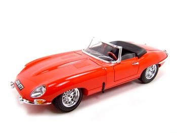 1961 JAGUAR E TYPE RED 1:18 DIECAST MODEL