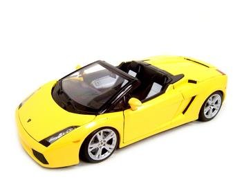 LAMBORGHINI GALLARDO SPYDER YELLOW 1:18 DIECAST MODEL