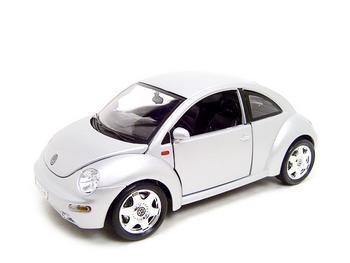 VW VOLKSWAGEN NEW BEETLE SILVER 1:18 DIECAST MODEL