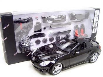 MERCEDES SLK55 AMG W/PARTS 1:18 DIECAST MODEL