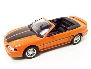 1994 FORD MUSTANG CONVERTIBLE ORANGE 1:18 DIECAST MODEL