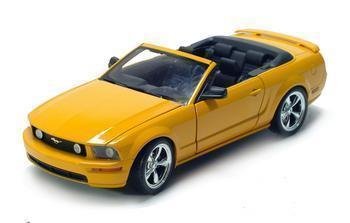 2005 FORD MUSTANG GT CONVT. 1/18 DIECAST MODEL YELLOW