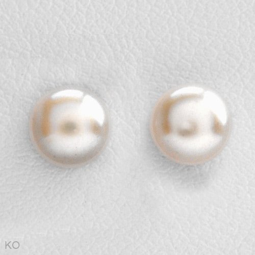 Timeless Beauty Pearl earrings