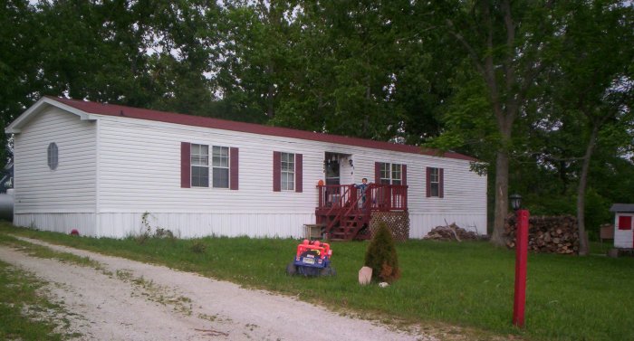 3 bedroom 2 bath Manufactured home on 1 acre of land