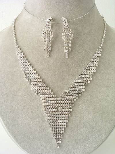 "Glamour" Designer V Necklace/Earring Set Reg $69.99