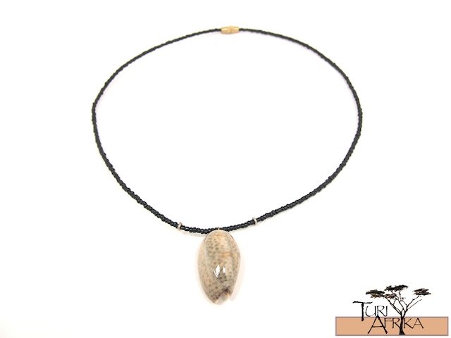 Product ID: 121 Seashell Necklace w/ Black beads