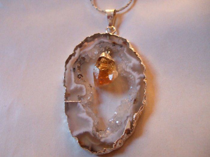 Geode Slice with Citrine Point Dangle Necklace (ERJ07)