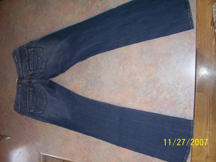 LIKE NEW! REFUGE PREMIUM SIZE 3 JEANS!