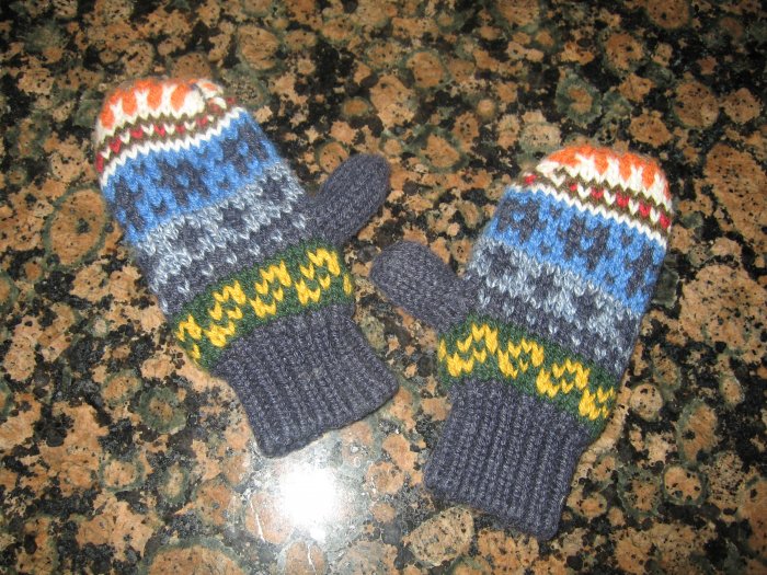 Baby Gap 18 - 24 mo Mittens! Fully lined, super soft unisex Winter outerwear ski trip