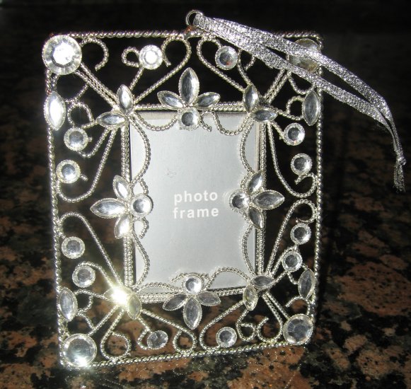 NEW! Beautiful Silver Christmas Ornament Picture Frame with Crystals 2" X 3" YEAR-ROUND