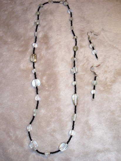 Black & White Necklace-Earring Set