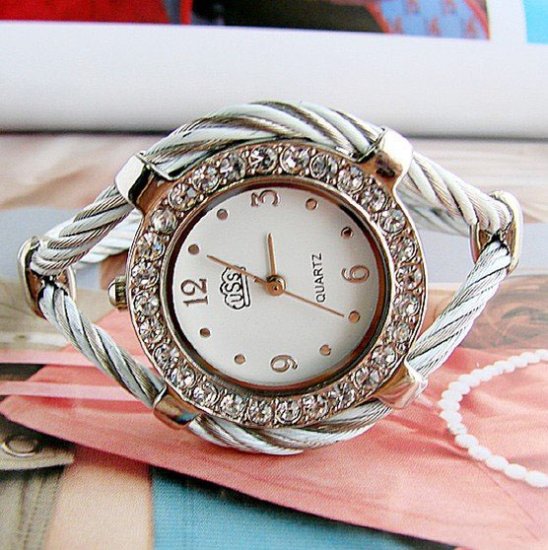 Brand 'LIYING'Charming fashion bracelet watch with diamond