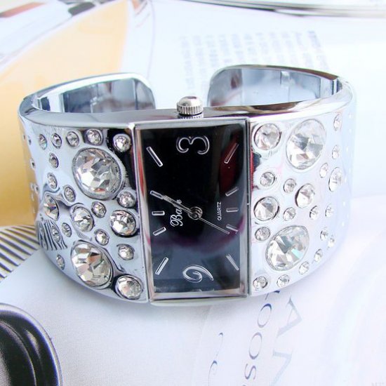 Brand 'LIYING'Charming fashion bracelet watch with diamond