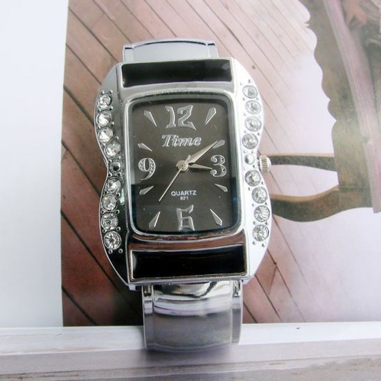 Brand 'LIYING'Charming fashion bracelet watch with diamond