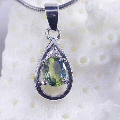 Brand 'LIYING' 925 Sterling Silver Pendant With Natural Emerald