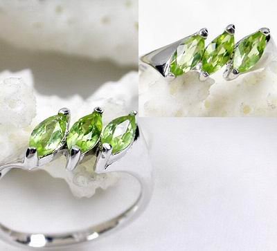 Charming 925 Sterling Silver Lovers' Rings With Natural Emerald