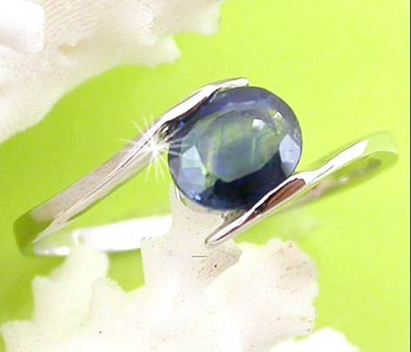 Brand 'LIYING' 925 Sterling Silver Ring with Nature Emerald