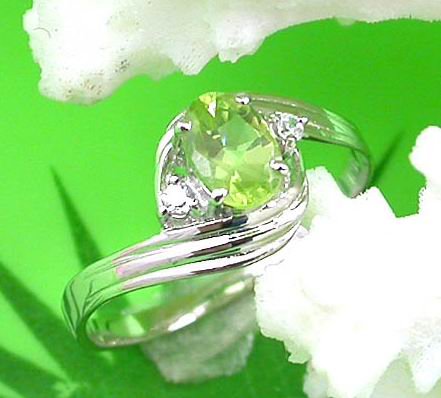 Brand 'LIYING' 925 Sterling Silver Ring with Nature Emerald