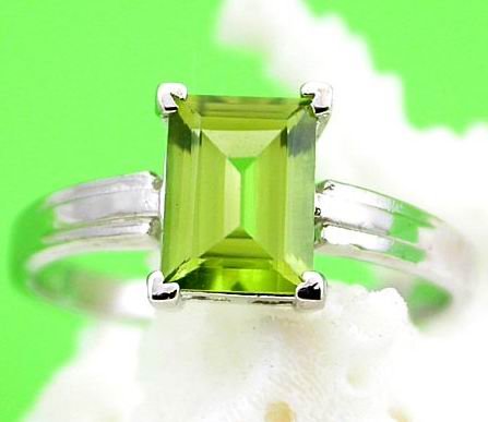 Brand 'LIYING' 925 Sterling Silver Ring with Excellent Nature Emerald