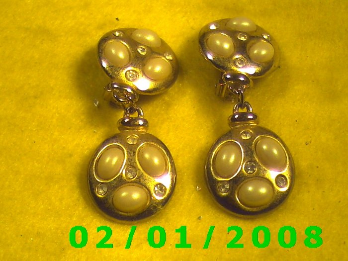 Gold n Pearls Clip On Earrings