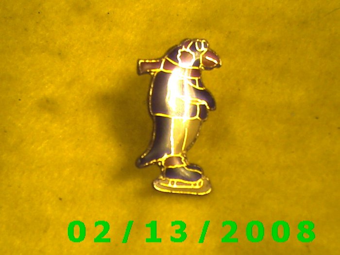 Penquin on Ice Skates Hat Pin