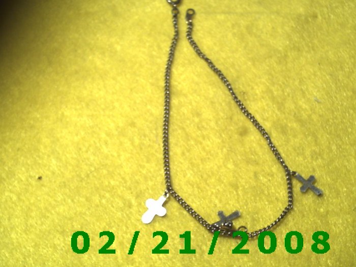 9 1/2" Silver Bracelett w/crosses (017)