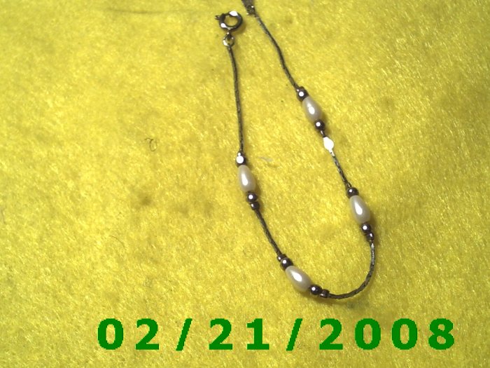 7" Silver Bracelett w/beads.(069)