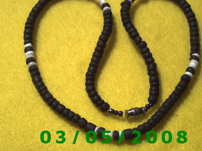 18" Black and White Beads, Necklace w/screw connector (029)