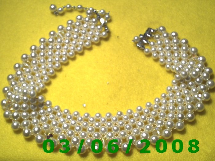 16" Pearl Necklace w/simulated diamonds (011)