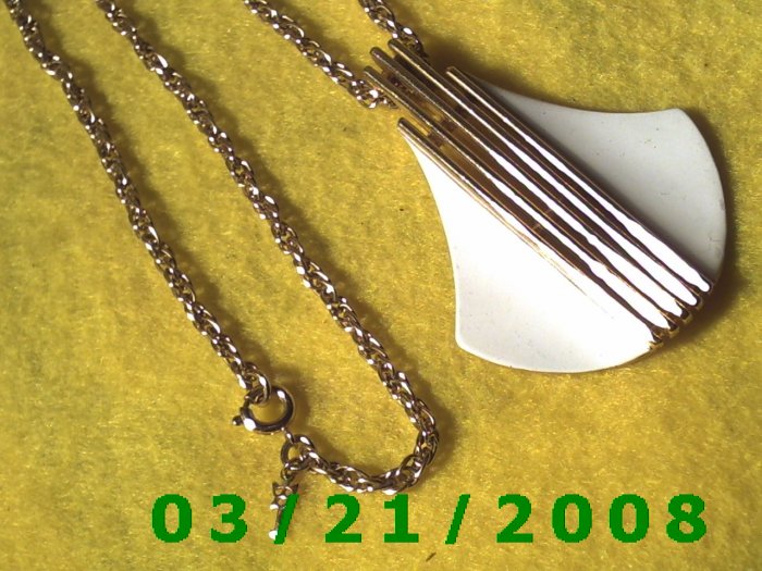 20" 2mm Gold Necklace w/ Pendulum signed Trifari (E-4016)