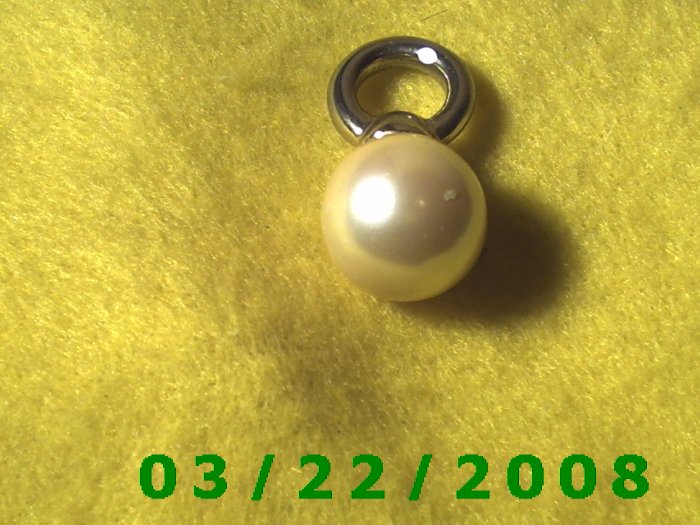 11/16 x 1 3/8" Gold Charm w/Pearl (R049)