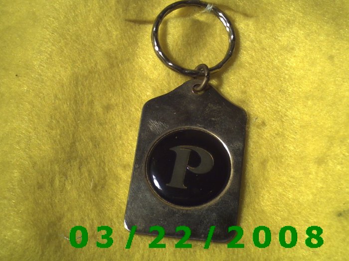 1 3/8 x 3 1/2" Silver Key Ring w/"P" (R003)