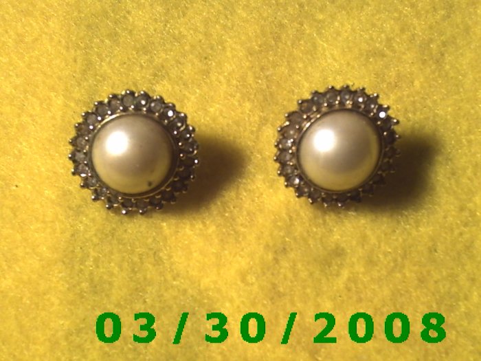 Gold w/pearl n stones Pierced Earrings (018)
