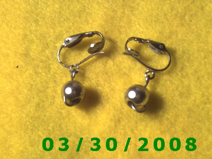 Silver w/silver bead Clip On Earrings (043)